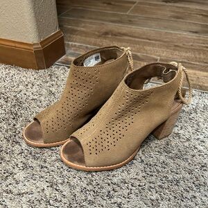 Women’s Toms Heels